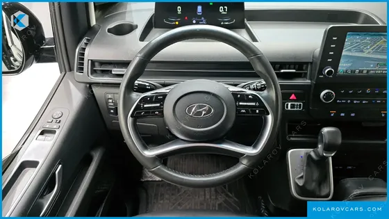 HYUNDAI STARIA 4WD TOURER 9-SEATER