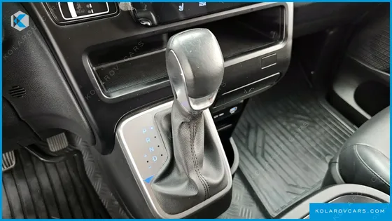 HYUNDAI STARIA L3.5 CARGO 5-SEATER