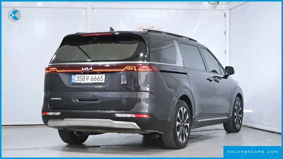KIA CARNIVAL 7-SEATER OUTDOOR