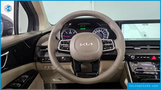 KIA CARNIVAL 7-SEATER OUTDOOR