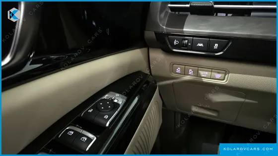 KIA CARNIVAL 7-SEATER OUTDOOR
