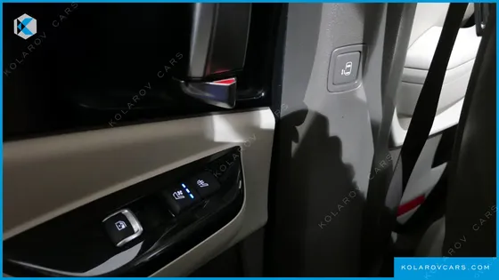 KIA CARNIVAL 7-SEATER OUTDOOR