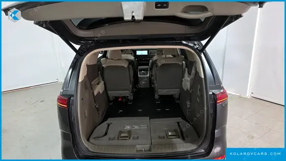 KIA CARNIVAL 7-SEATER OUTDOOR
