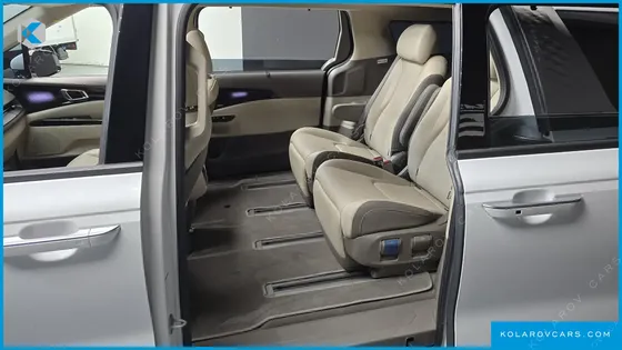KIA CARNIVAL 7-SEATER SIGNATURE