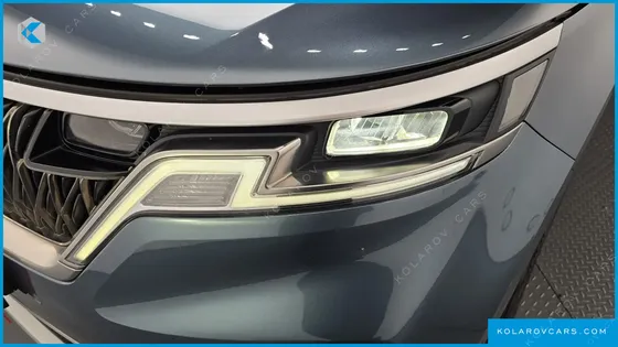 KIA CARNIVAL 9-SEATER PRESTIGE