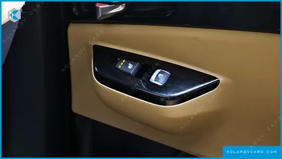 KIA CARNIVAL 9-SEATER NOBLESSE