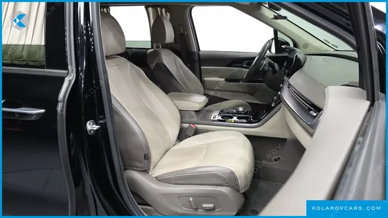 KIA CARNIVAL GASOLINE 9-SEATER HI-LIMOUSINE