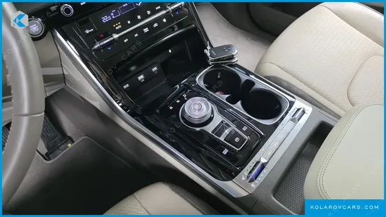 KIA CARNIVAL 9-SEATER SIGNATURE
