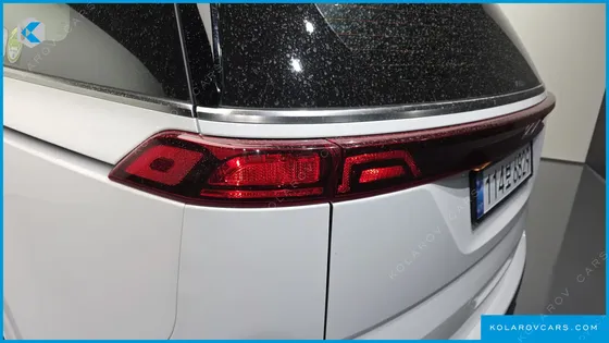 KIA CARNIVAL 9-SEATER SIGNATURE