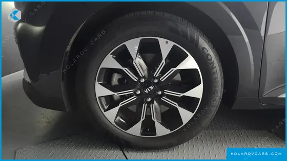 KIA CARNIVAL 9-SEATER SIGNATURE