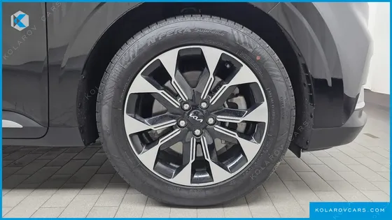 KIA CARNIVAL 9-SEATER SIGNATURE