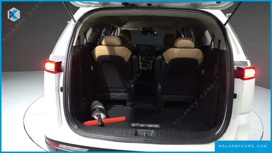 KIA CARNIVAL 9-SEATER PRESTIGE