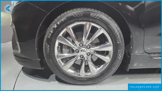 KIA CARNIVAL 9-SEATER HI-LIMOUSINE