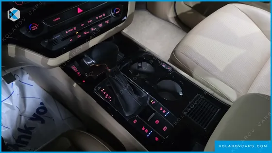 KIA CARNIVAL 9-SEATER HI-LIMOUSINE
