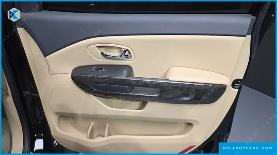KIA CARNIVAL 9-SEATER HI-LIMOUSINE