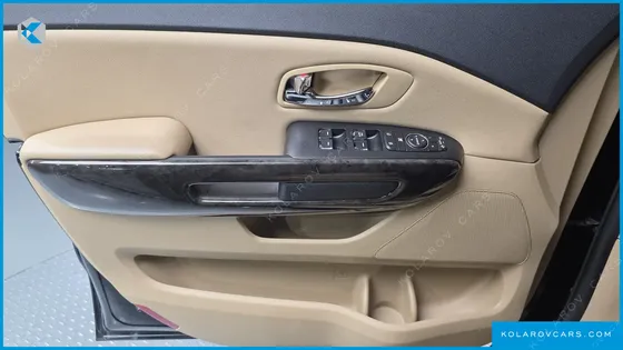 KIA CARNIVAL 9-SEATER HI-LIMOUSINE