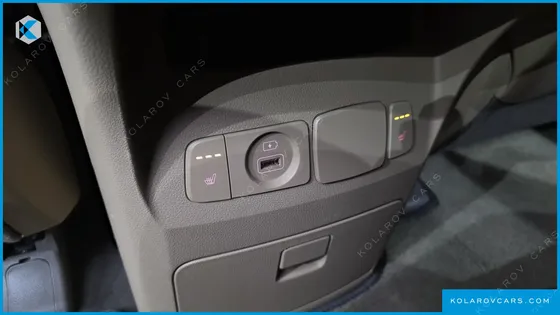 KIA CARNIVAL 9-SEATER HI-LIMOUSINE