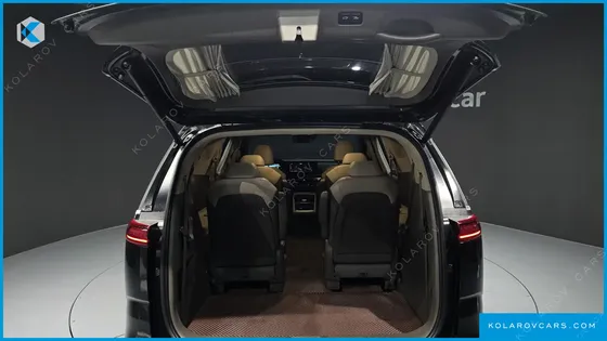 KIA CARNIVAL 9-SEATER HI-LIMOUSINE