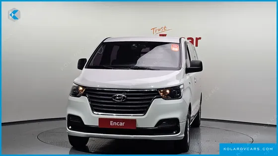 HYUNDAI STAREX VAN 5-SEATER
