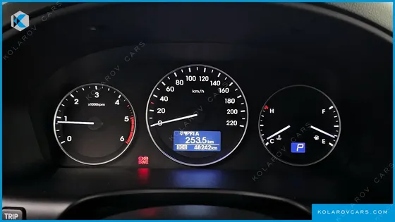 HYUNDAI STAREX VAN 5-SEATER