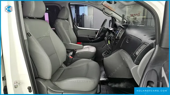 HYUNDAI STAREX VAN 5-SEATER