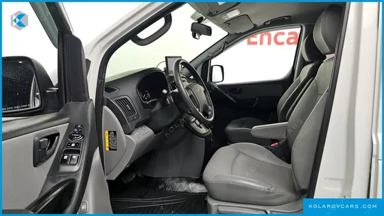 HYUNDAI STAREX VAN 5-SEATER
