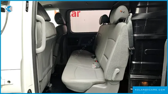 HYUNDAI STAREX VAN 5-SEATER