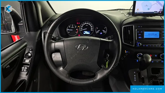HYUNDAI STAREX VAN 5-SEATER