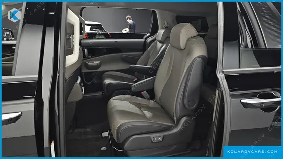 KIA CARNIVAL GASOLINE 9 SEATER X LINE