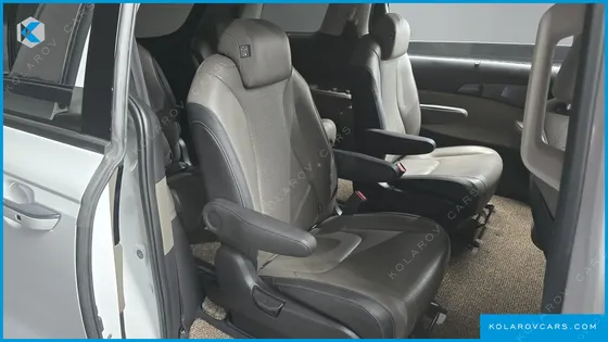 KIA CARNIVAL GASOLINE 9-SEATER SIGNATURE