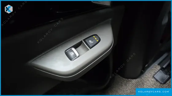 KIA CARNIVAL GASOLINE 9-SEATER SIGNATURE