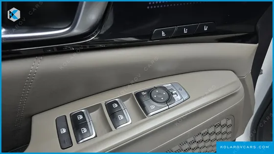 KIA CARNIVAL GASOLINE 9-SEATER SIGNATURE