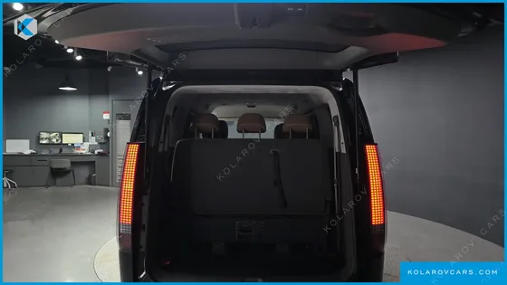 HYUNDAI STARIA LOUNGE 7-SEATER