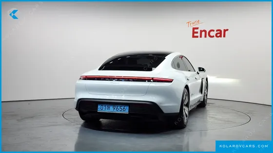 PORSCHE TAYCAN BASE