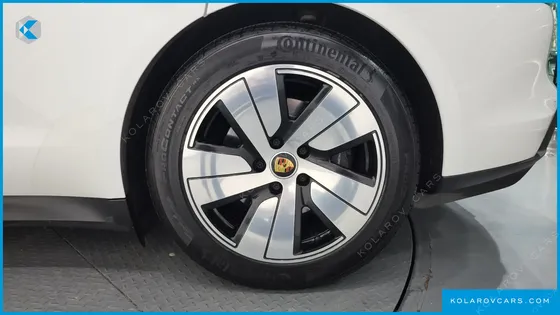 PORSCHE TAYCAN BASE
