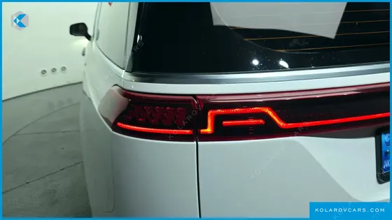 KIA CARNIVAL 9-SEATER SIGNATURE