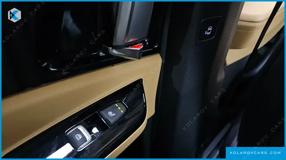 KIA CARNIVAL 9-SEATER SIGNATURE