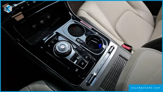 KIA CARNIVAL GASOLINE 9-SEATER HI-LIMOUSINE