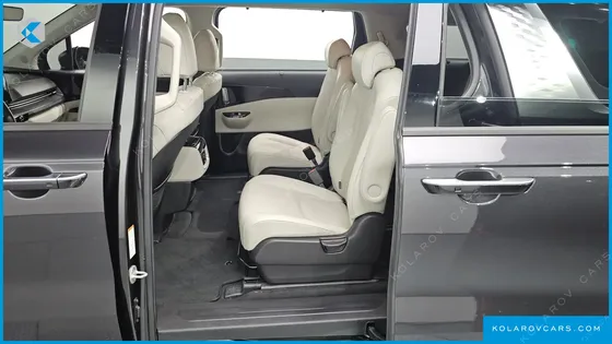 KIA CARNIVAL 9-SEATER NOBLESSE