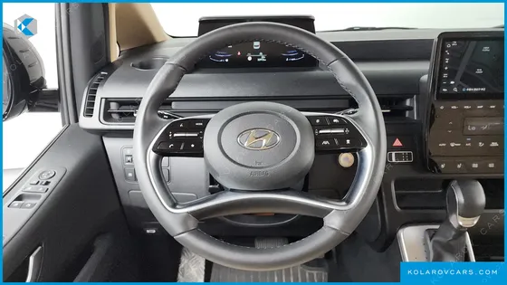 HYUNDAI STARIA 4WD TOURER 9-SEATER