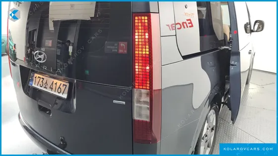 HYUNDAI STARIA 4WD TOURER 9-SEATER