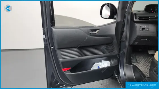 HYUNDAI STARIA 4WD TOURER 9-SEATER