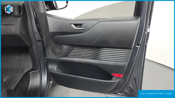 HYUNDAI STARIA 4WD TOURER 9-SEATER