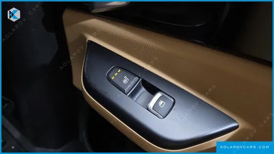 KIA CARNIVAL 9-SEATER PRESTIGE