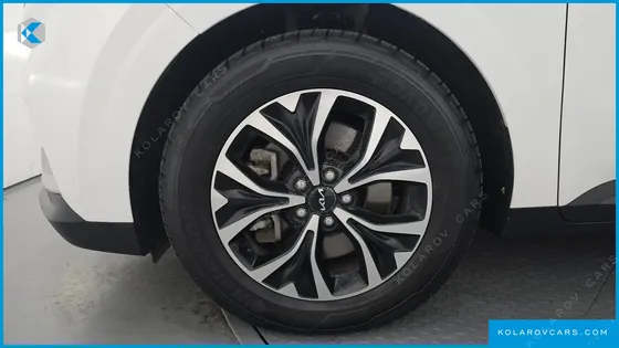 KIA CARNIVAL 9-SEATER PRESTIGE