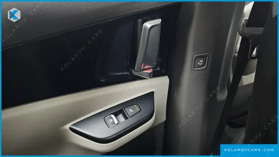 KIA CARNIVAL 9-SEATER PRESTIGE