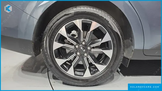 KIA CARNIVAL 9-SEATER SIGNATURE