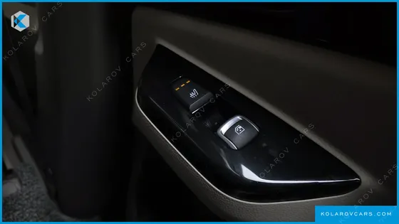 KIA CARNIVAL 9-SEATER SIGNATURE