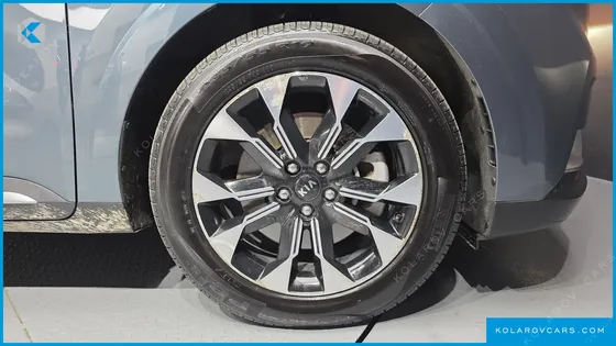 KIA CARNIVAL 9-SEATER SIGNATURE