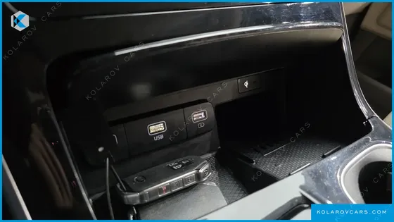 KIA CARNIVAL 9-SEATER SIGNATURE